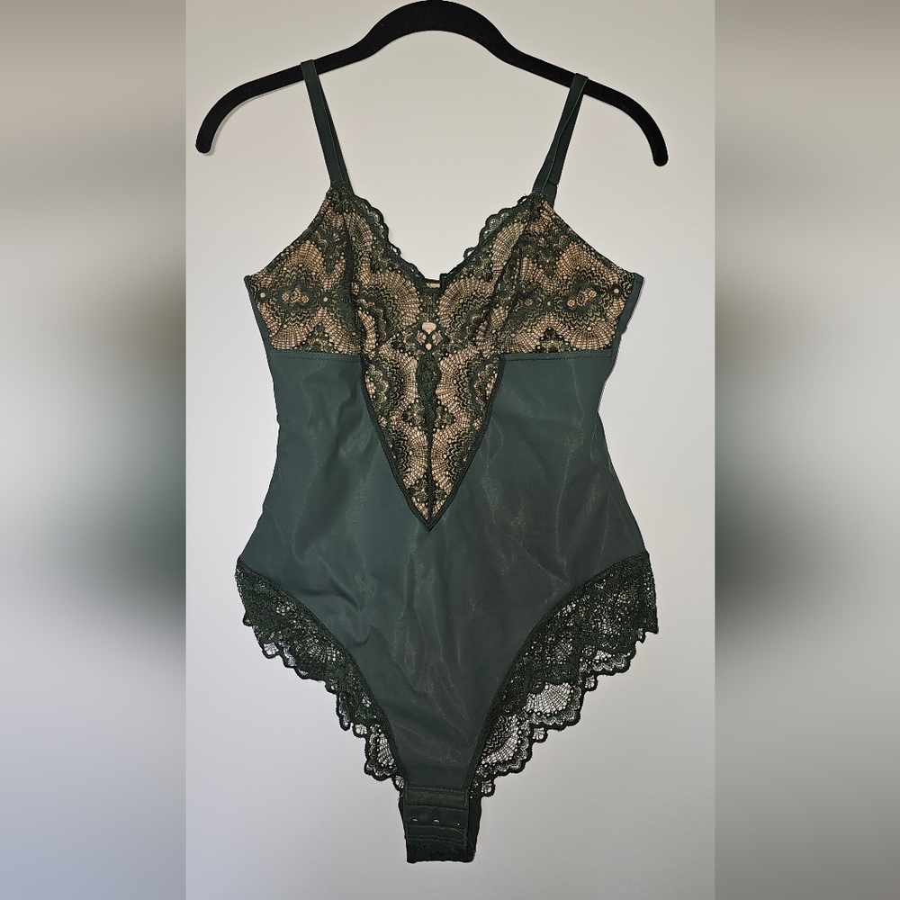 Pinsy Sculpting Lace Shapewear Bodysuit